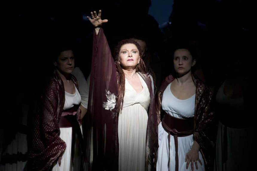 Mariella Devia, la última gran diva del belcanto canta “Lucrezia Borgia”