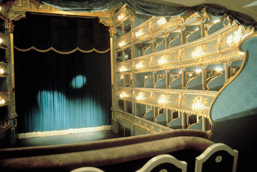 Plácido Domingo dirige ‘Don Giovanni’ en el teatro de Praga en el que se estrenó Plácido Domingo dirige ‘Don Giovanni’ en el teatro de Praga en el que se estrenó