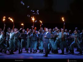 Barítono-bajo Kyle Ketelsen (Escamillo) / Coro Titular del Teatro Real