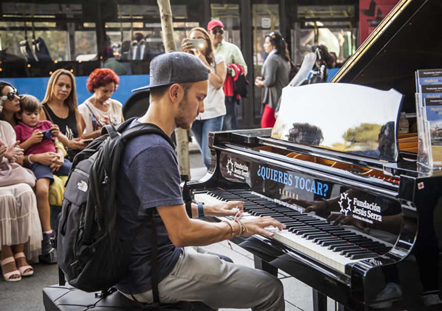 Pianos en las calles de Toledo para «democratizar» la música clásica