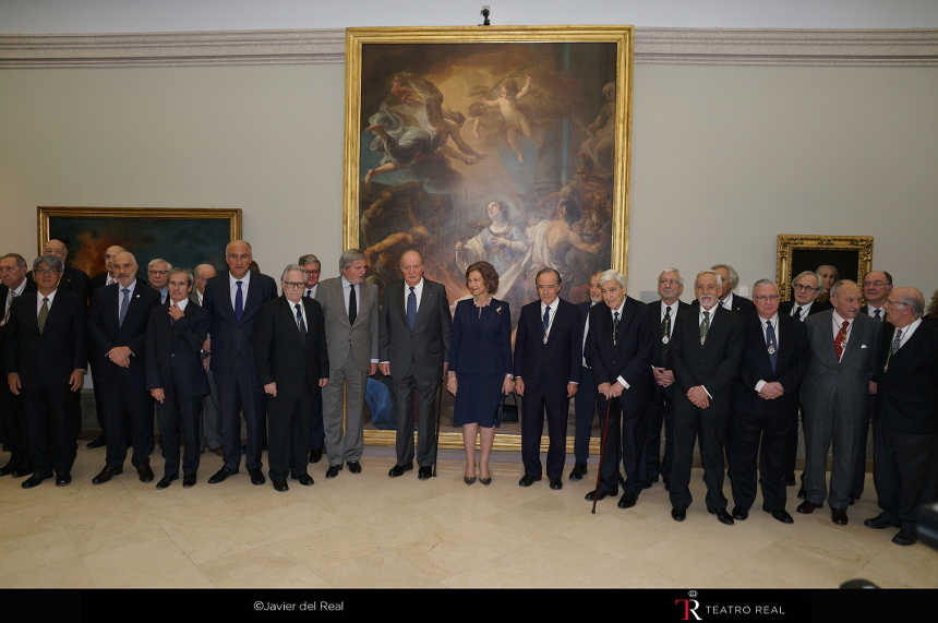 El Rey Don Juan Carlos entrega al Teatro Real la Medalla de Honor 2017 de la RABASF El Rey Don Juan Carlos entrega al Teatro Real la Medalla de Honor 2017 de la RABASF