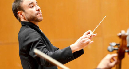 El director Diego García Rodríguez se pone esta semana al frente de la Real Filharmonía de Galicia