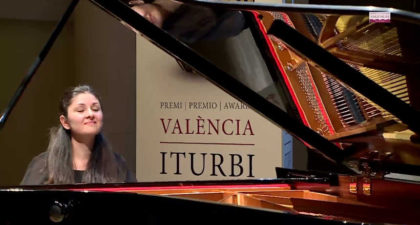 La pianista ganadora del Premio Iturbi Fatima Dzusova ofrecerá un concierto en el Palau de les Arts