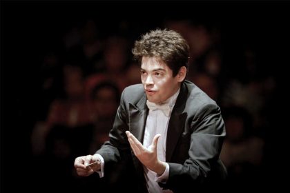El maestro Lahav Shani