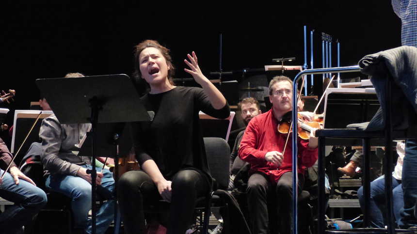 La cantaora Celia Romero debuta con la Orquesta de Extremadura, dirigida por Manuel Hernández Silva