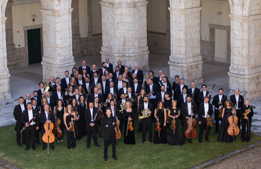 Vasily Petrenko como director y el violonchelista noruego Truls Mørk con la OSCyL