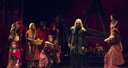 La ópera 'El Trovador' con más de cien artistas entre solistas, coro y orquesta, en gira