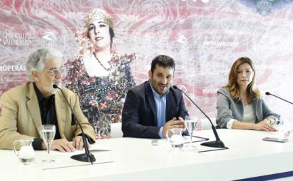 El maestro Plácido Domingo, el conseller Vicent Marzà, y la directora de la Fundació Per Amor a l’Art, Susana Lloret