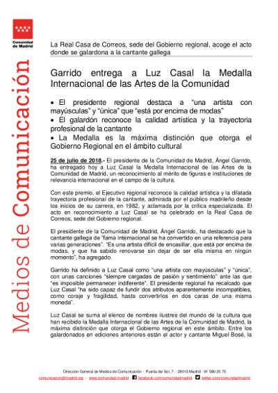 Garrido entrega a Luz Casal la Medalla Internacional de las Artes de la Comunidad