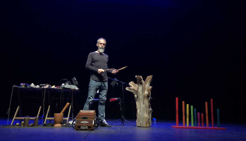 Neønymus en un concierto didáctico e interactivo – “Historia inventada de la música inventada” Neønymus en un concierto didáctico e interactivo – “Historia inventada de la música inventada”