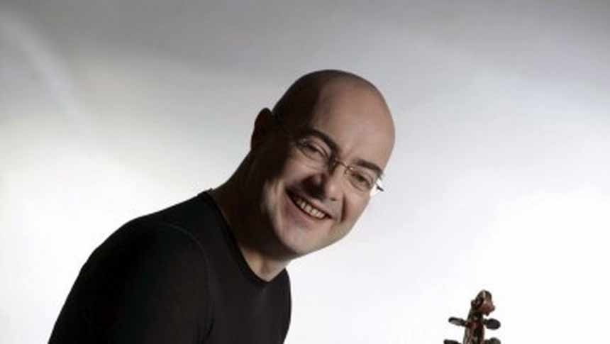 Gordan Nikolic ofrece un novedoso programa en su debut como director y violinista junto a la OFGC