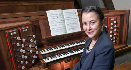 Marie-Bernadette ofrece un concierto en el órgano de la Iglesia de Valleseco