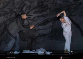 Barítono Davone Tines (monje, pescador) y bailarina Nora Kimball-Mentzos