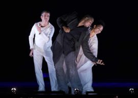 Contratenor Philippe Jaroussky (Espíritu de un joven, Ángel), barítono Davone Tines (monje, pescador) y bailarina Nora Kimball-Mentzos