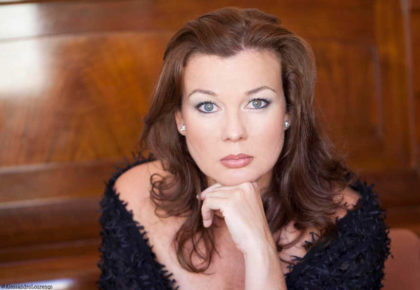 Mezzosoprano Ana Ibarra