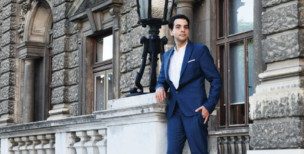 Félix Ardanaz abre el ciclo "Frente al mar" dirigiendo a la Orquesta Filarmónica de Málaga felix ardanaz conductor1-min