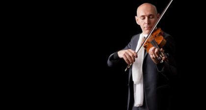 El maestro italiano Enrico Onofri dirige esta semana la Real Filharmonía de Galicia