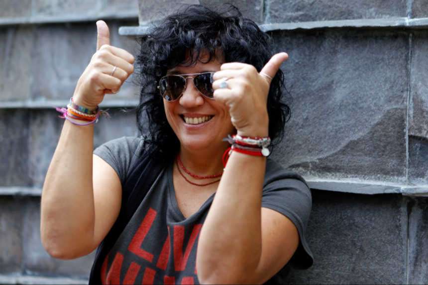 Rosana presenta en el Teatro de la Zarzuela “Como en casa”: un concierto íntimo, acompañada solo de su guitarra