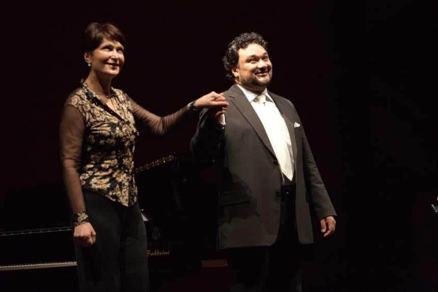 El tenor Ramón Vargas, junto a Mzia Bachtouridze en el Teatro de la Maestranza El tenor Ramón Vargas, junto a Mzia Bachtouridze en el Teatro de la Maestranza