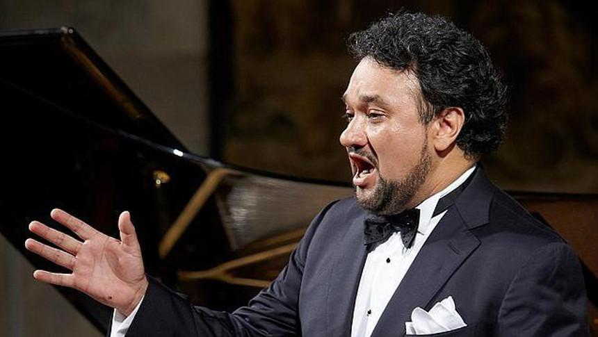 El tenor Ramón Vargas, junto a Mzia Bachtouridze en el Teatro de la Maestranza El tenor Ramón Vargas, junto a Mzia Bachtouridze en el Teatro de la Maestranza