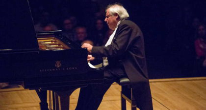 Sokolov inicia su gira española en el Palau de la Música de València