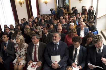 Decenas de personas en el acto de presentación del programa del Festival  – © Carlos Gil