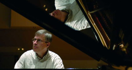 El director y pianista Christian Zacharias interpreta el segundo concierto para piano de Chopin