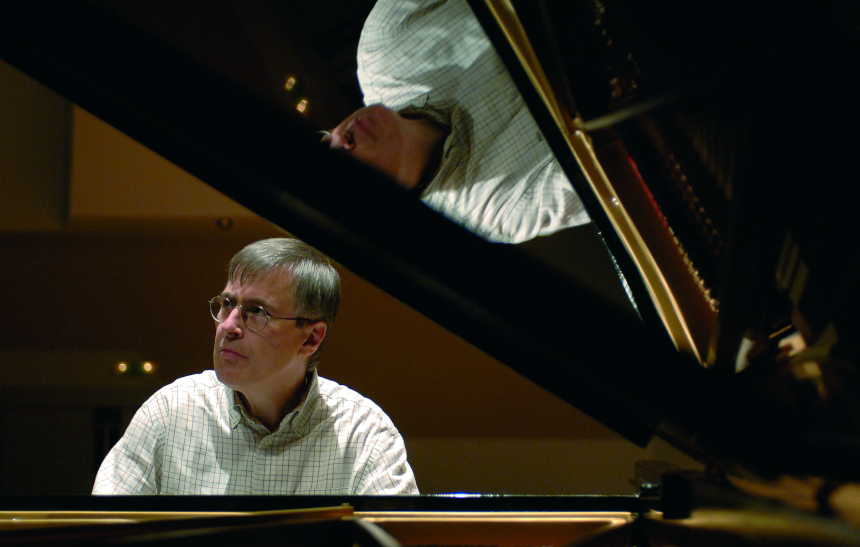 El director y pianista Christian Zacharias interpreta el segundo concierto para piano de Chopin