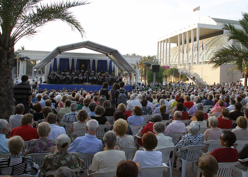 La Banda Municipal de València inicia su ciclo al aire libre con un concierto