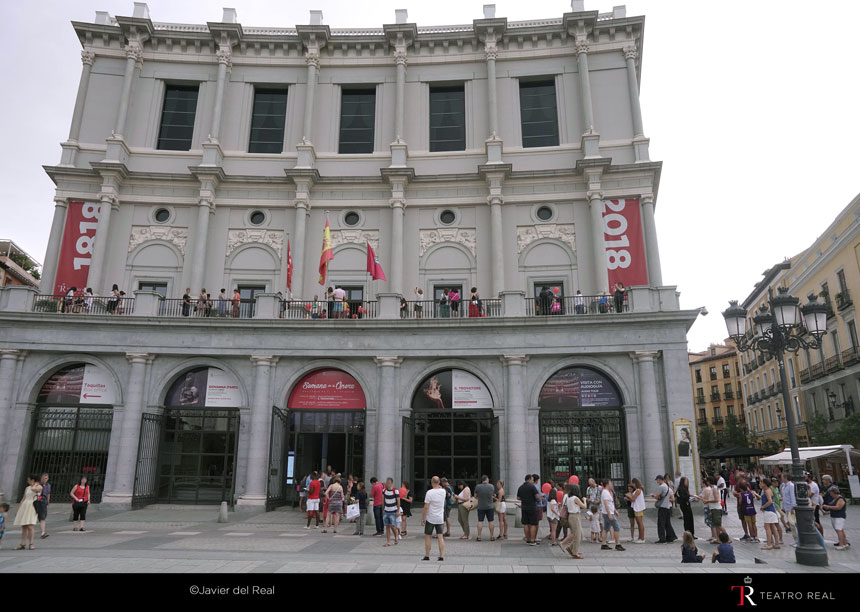 Fotografías y vídeos de la exitosa jornada de puertas abiertas del Teatro Real