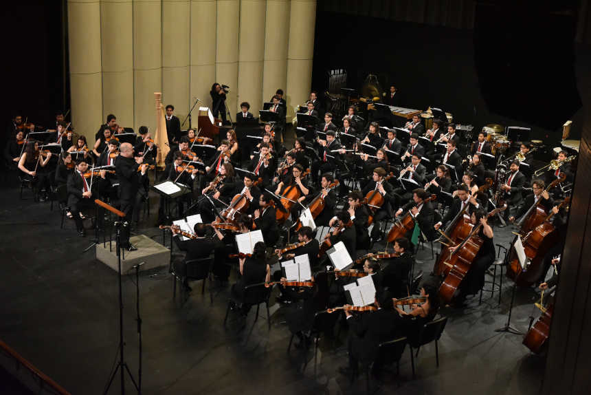 La Orquesta Sinfónica Nacional Juvenil de Chile interpreta a Villa-Lobos y Shostakóvich en el Festival de Verano