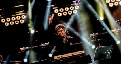 Calamaro sacó a relucir su mejor versión en memorable y extenso concierto que abarcó toda su carrera