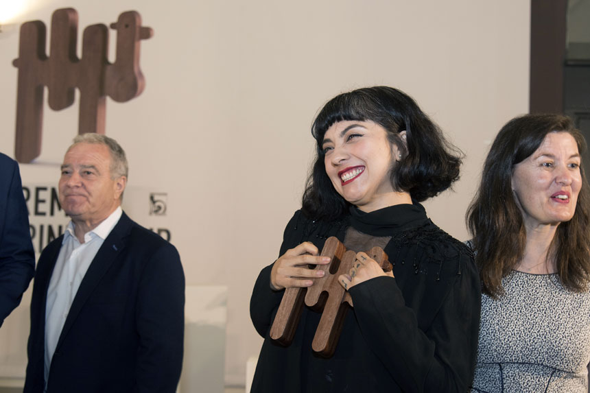 Mon Laferte y Fundación ONCE, galardonados con los Premios Pirineos Sur