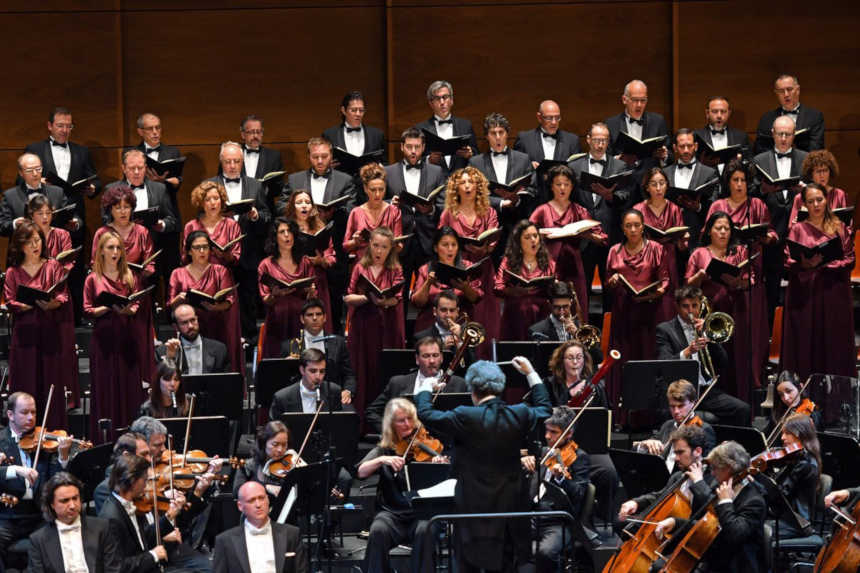 El Coro del Gran Teatre del Liceu convoca cuatro plazas de tenor y dos de bajo El Coro del Gran Teatre del Liceu convoca cuatro plazas de tenor y dos de bajo