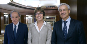 Gregorio Marañón (presidente del Teatro Real), Carmen Martínez de Pancorbo (directora gerente del Hospital Universitario 12 de Octubre) e Ignacio García-Belenguer (director general del Teatro Real)