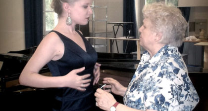 Masterclasses con Enza Ferrari "Un paseo por la historia de la Ópera"