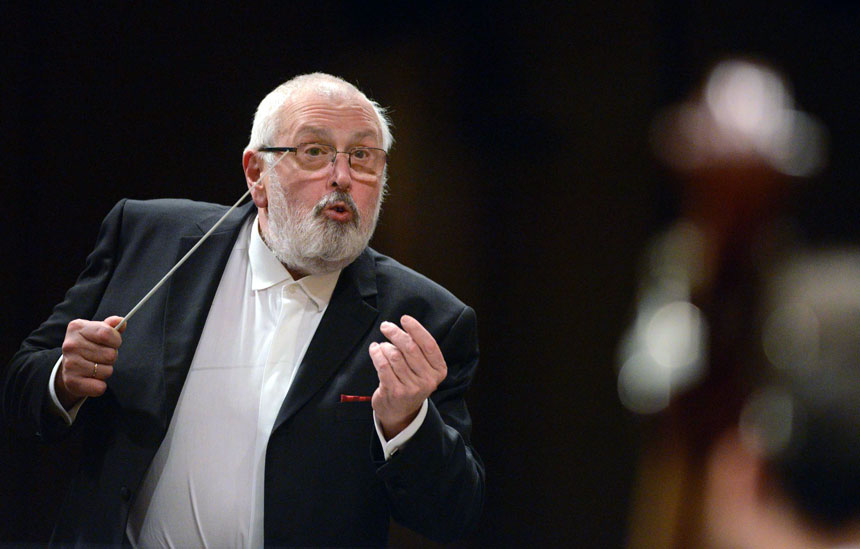 El director ruso Michail Jurowski se pone esta semana al frente de la Real Filharmonía de Galicia