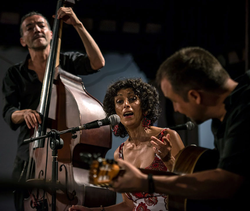 Descubra «Mar de Lirios», el último disco de Fátima Rü