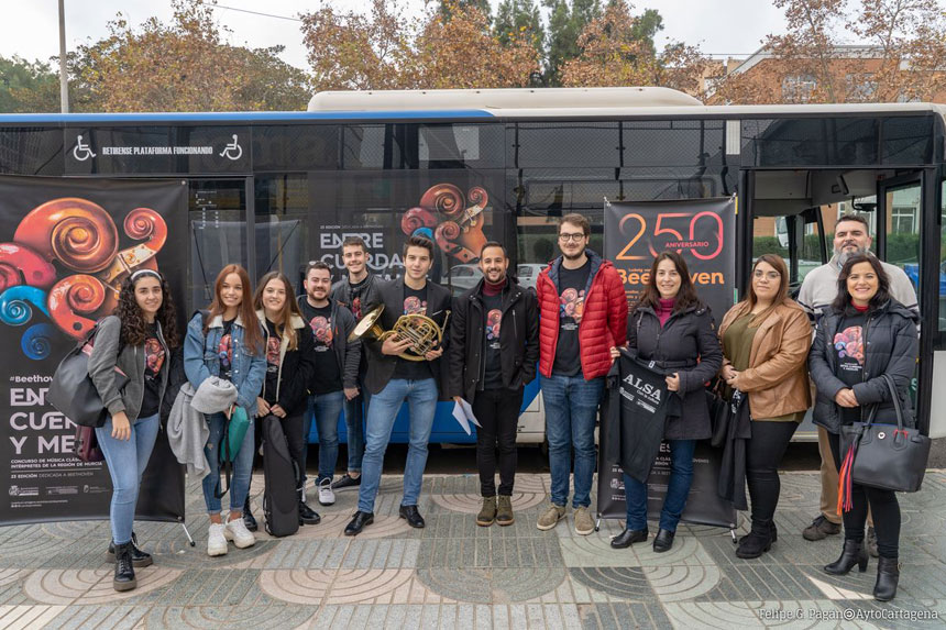Beethoven suena en directo en un autobús urbano de Cartagena