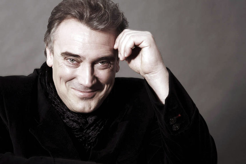 El maestro Jaime Martín se pone esta semana de nuevo al frente de la Real Filharmonía de Galicia