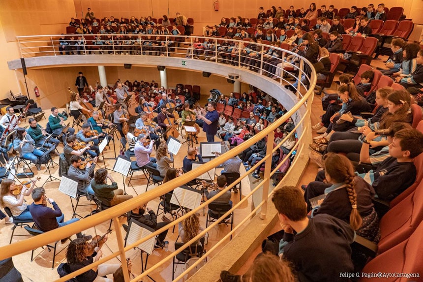 La jornada de puertas abiertas de la Orquesta Sinfónica de Cartagena acoge a más de 500 jóvenes