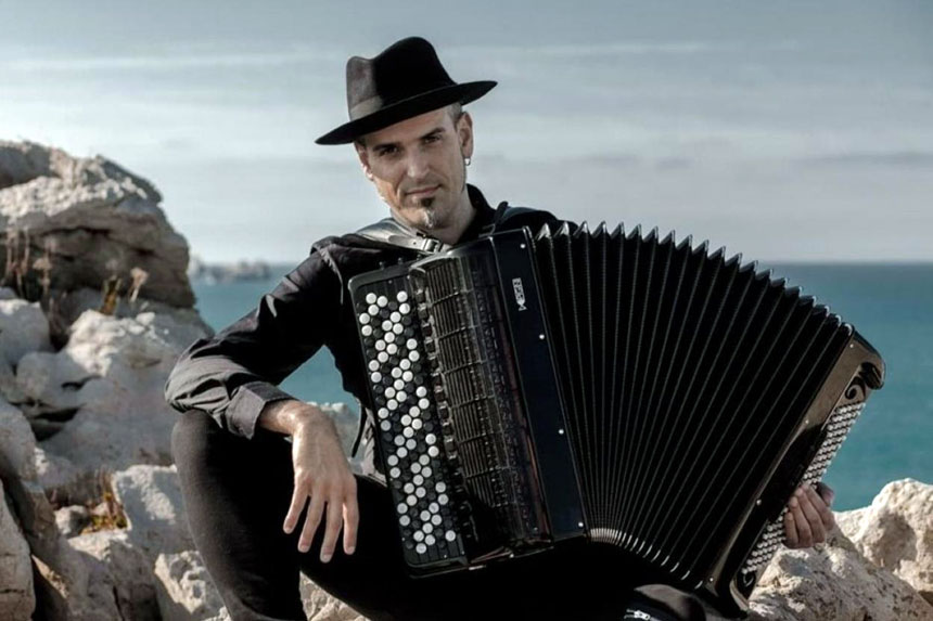 El acordeonista Gorka Hermosa presentará su nuevo disco en Facebook el viernes 24
