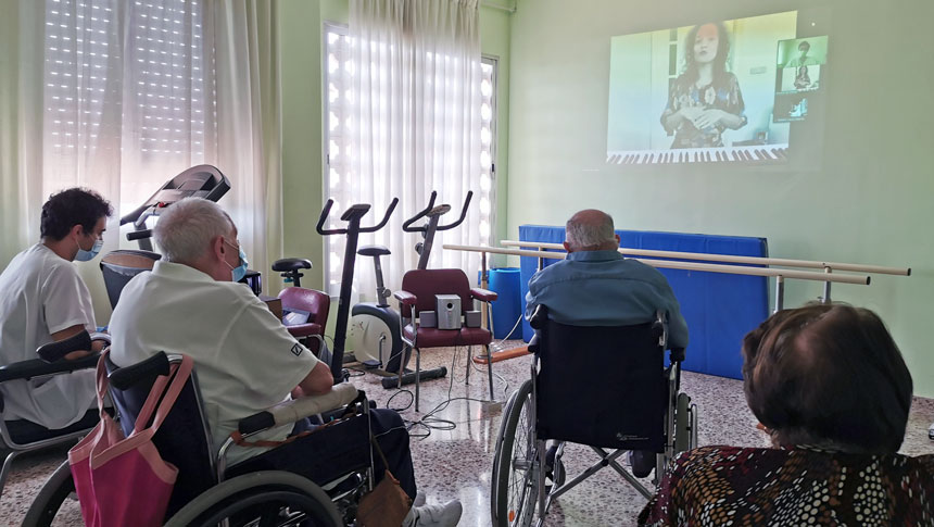 Músicamable recaba el apoyo de Sole Giménez y Sheila Blanco para sus abrazos musicales ‘online’ y en residencias de mayores