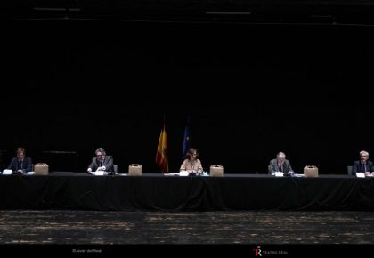 De izquierda a derecha:  el alcalde de Madrid, José Luis Martínez-Almeida; el ministro de Cultura y Deporte, José Manuel Rodríguez Uribes; vicepresidenta del Gobierno de España,  Carmen Calvo Poyato, Gregorio Marañón, presidente del patronato del Teatro Real, e Ignacio García-Belenguer, director general del Teatro Real