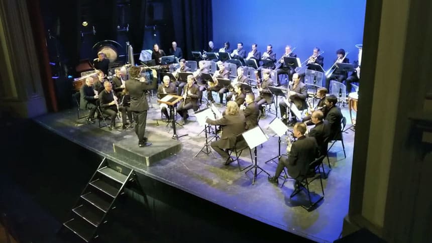 Manolo Sanlúcar en los atriles de la Banda Municipal en el Festival de la Guitarra de Granada Manolo Sanlúcar en los atriles de la Banda Municipal en el Festival de la Guitarra de Granada
