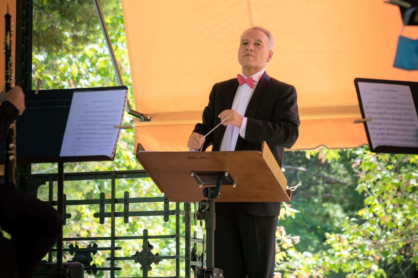 Enrique de Tena debuta con éxito como subdirector de la Banda Sinfónica Municipal de Madrid