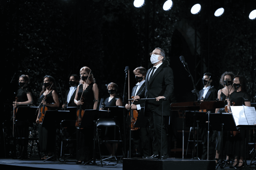 Reseña de la noche de Santi Moix y la Orquestra Simfònica del Gran Teatre del Liceu en el Festival Castell Peralada Livestream