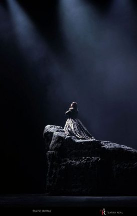 Anna Pirozzi (Amelia)