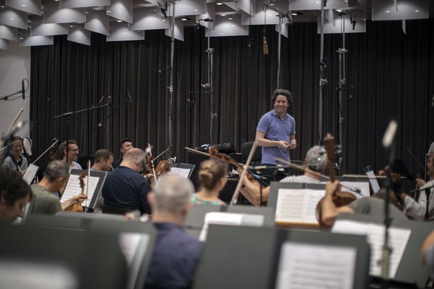 Symphony: viaje inédito al corazón de la música bajo la batuta de Gustavo Dudamel en CaixaForum Barcelona