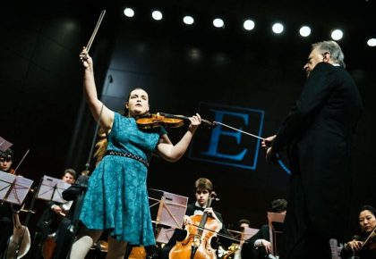 La violinista jamaicana Ellinor D´Melon toca esta semana con la Real Filharmonía de Galicia March 2016 – Ellinor with Maestro Mehta and the Freixenet Orchestra at the Reina Sofia Art Museum – ©: Kirill Bashkirov